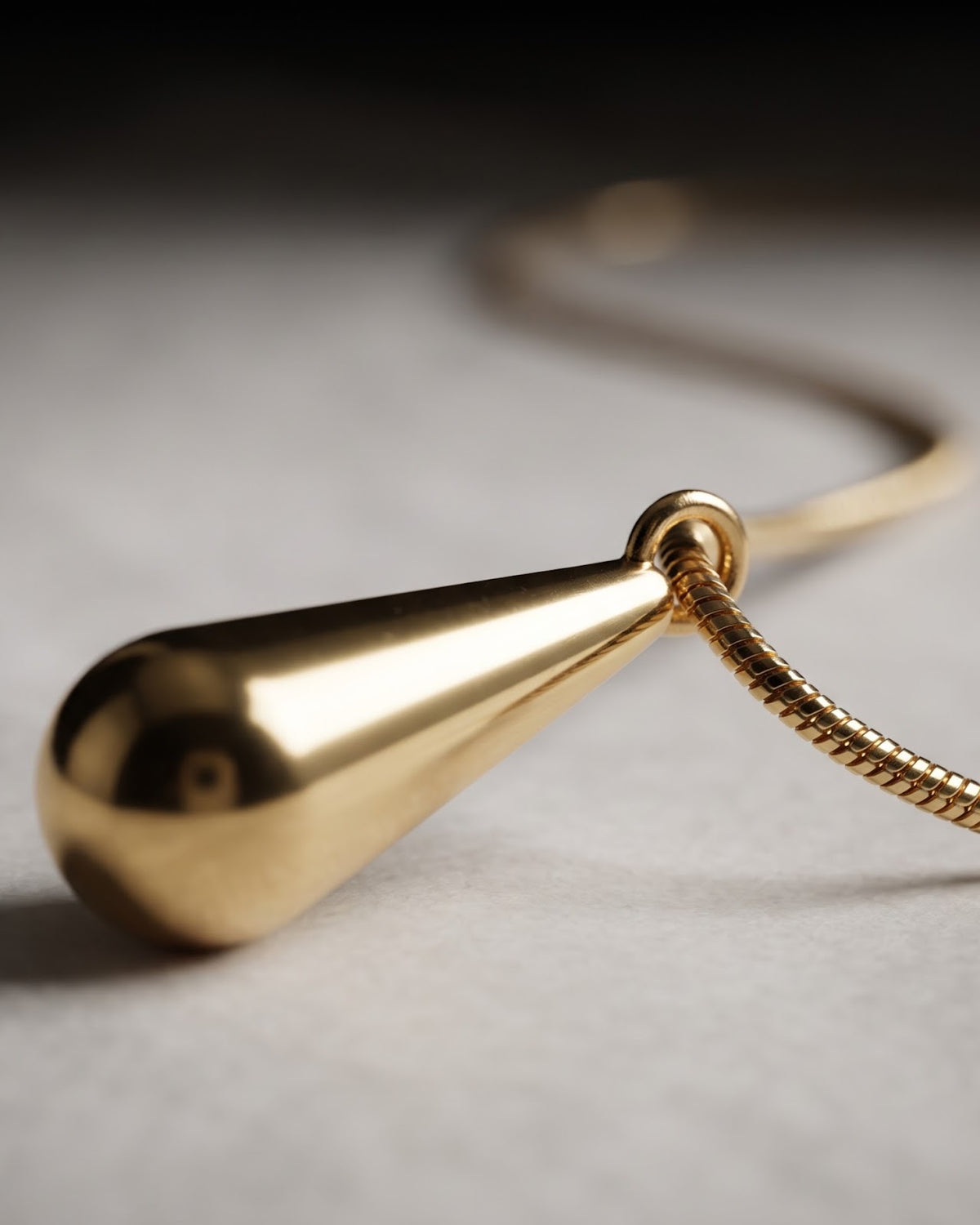 Solisha Teardrop Chain Necklace – Cinematic shot