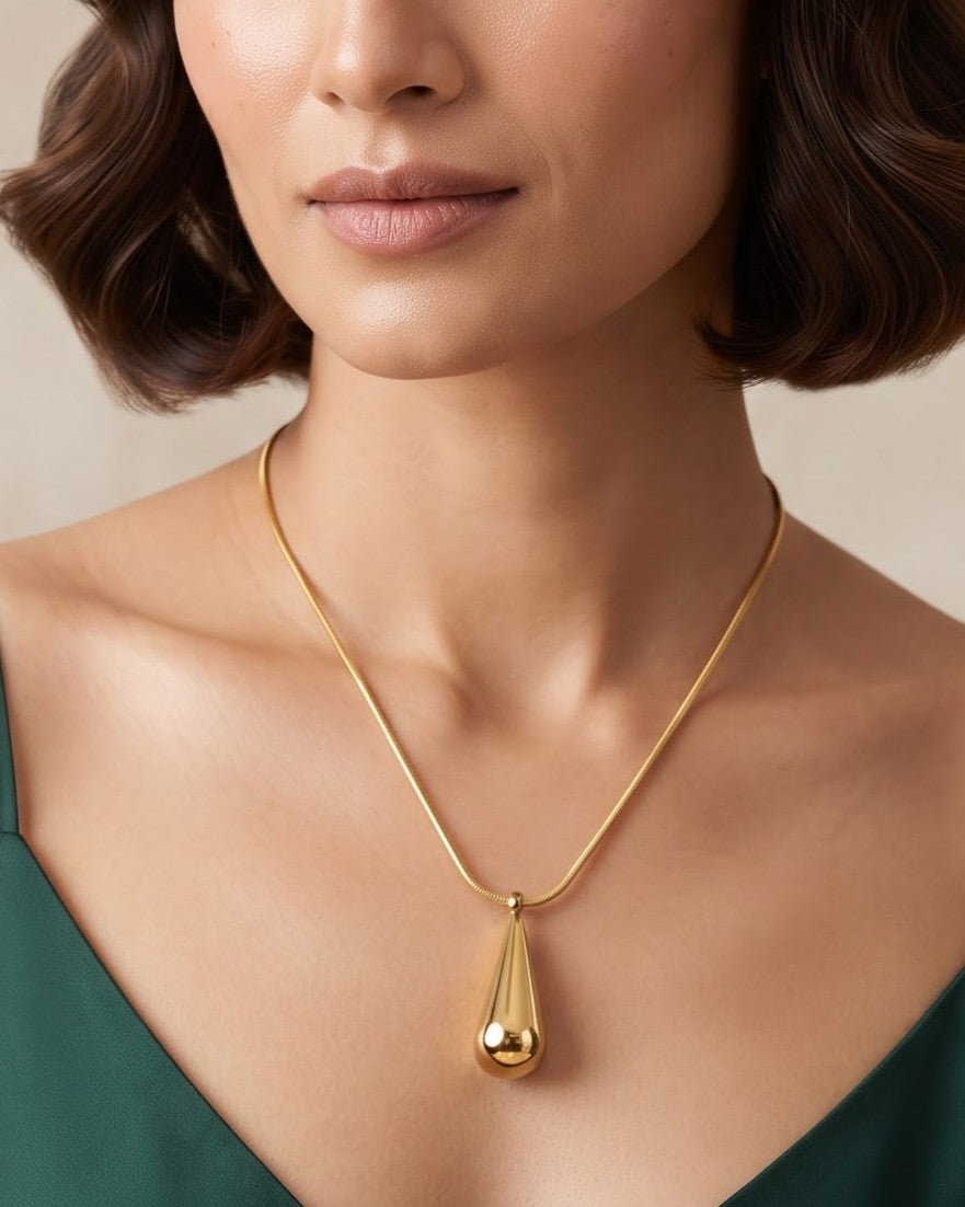 Solisha Teardrop Chain Necklace – Worn shot