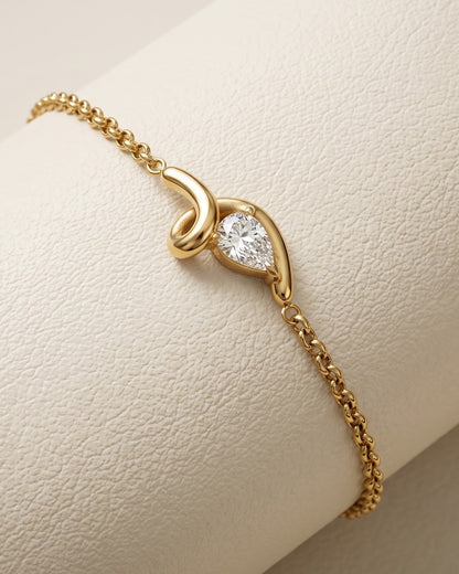 Solette Wave Solitaire Chain Bracelet — close-up detail