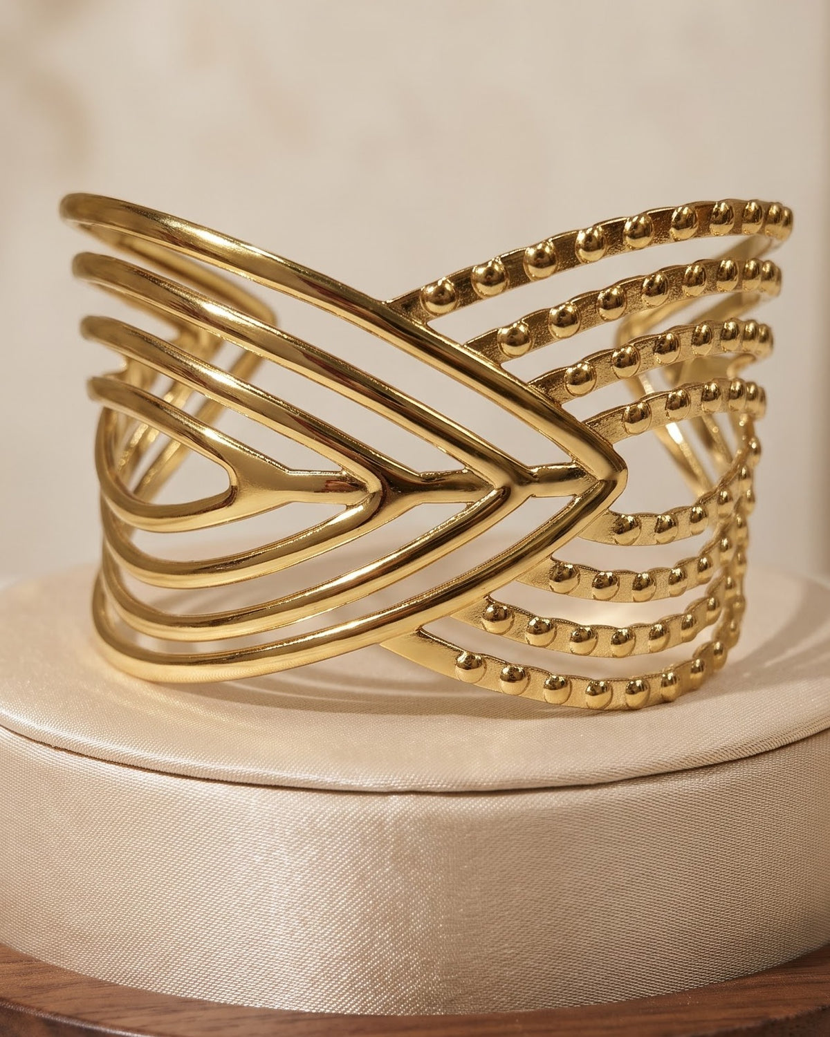 Solveen Crossed Wave Cuff — display shot