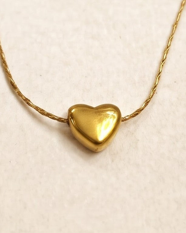 Solvelle Mini Heart Pendant Necklace - cinematic view