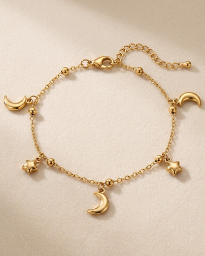 Solunia Moon Star Chain Bracelet - Close-up Detail Shot