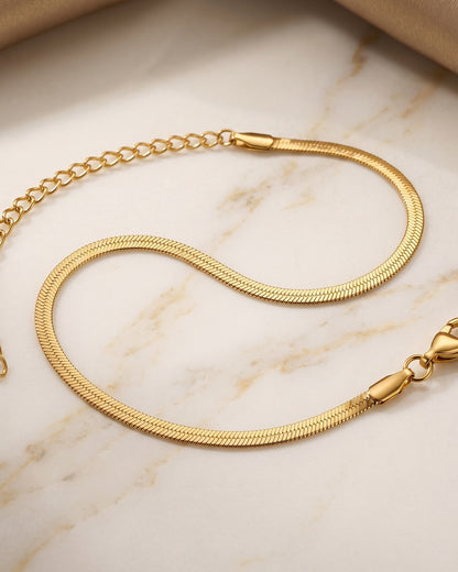 Solvari Herringbone Chain Anklet - Hero Shot