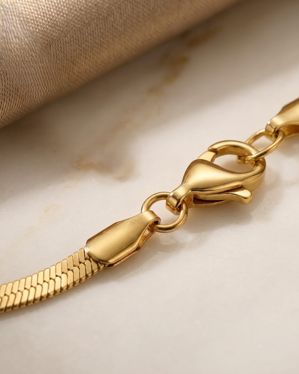 Solvari Herringbone Chain Anklet - Cinematic Shot
