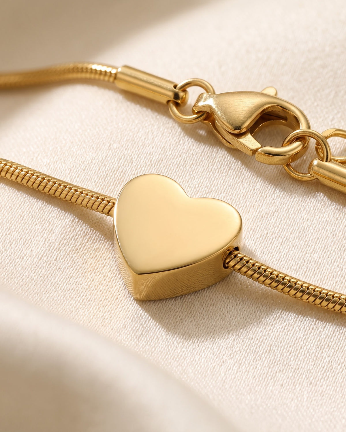 Solhera Heart Chain Bracelet - Cinematic Shot