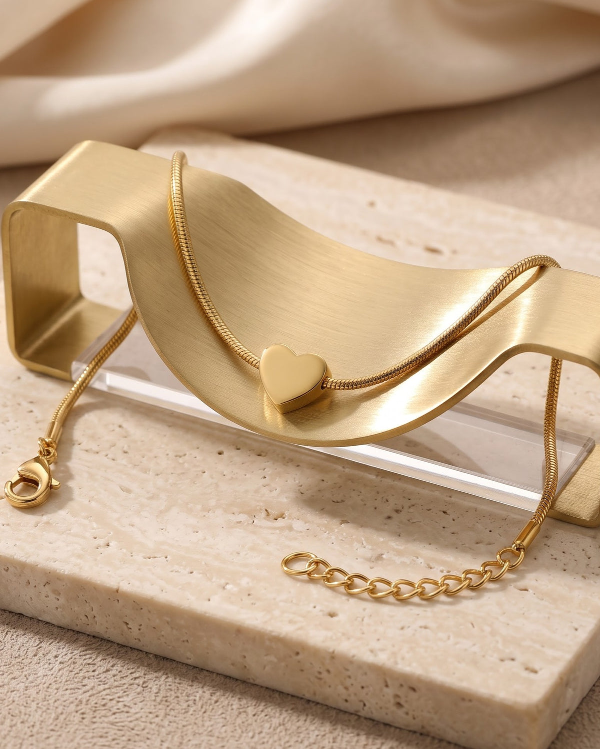 Solhera Heart Chain Bracelet - Display Shot