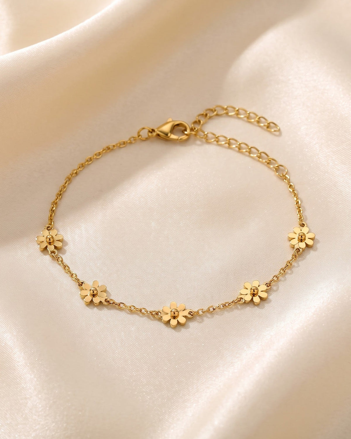 Solvenia Daisy Chain Bracelet - Hero Shot