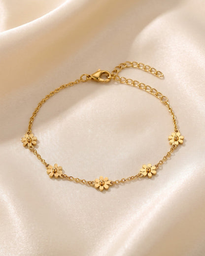 Solvenia Daisy Chain Bracelet - Hero Shot