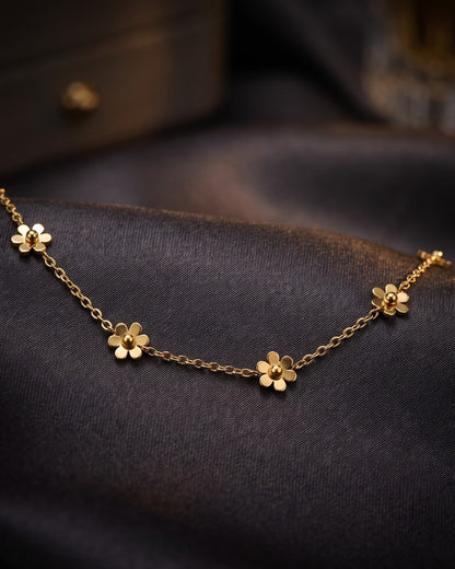 Solvenia Daisy Chain Bracelet - Close-up Detail Shot