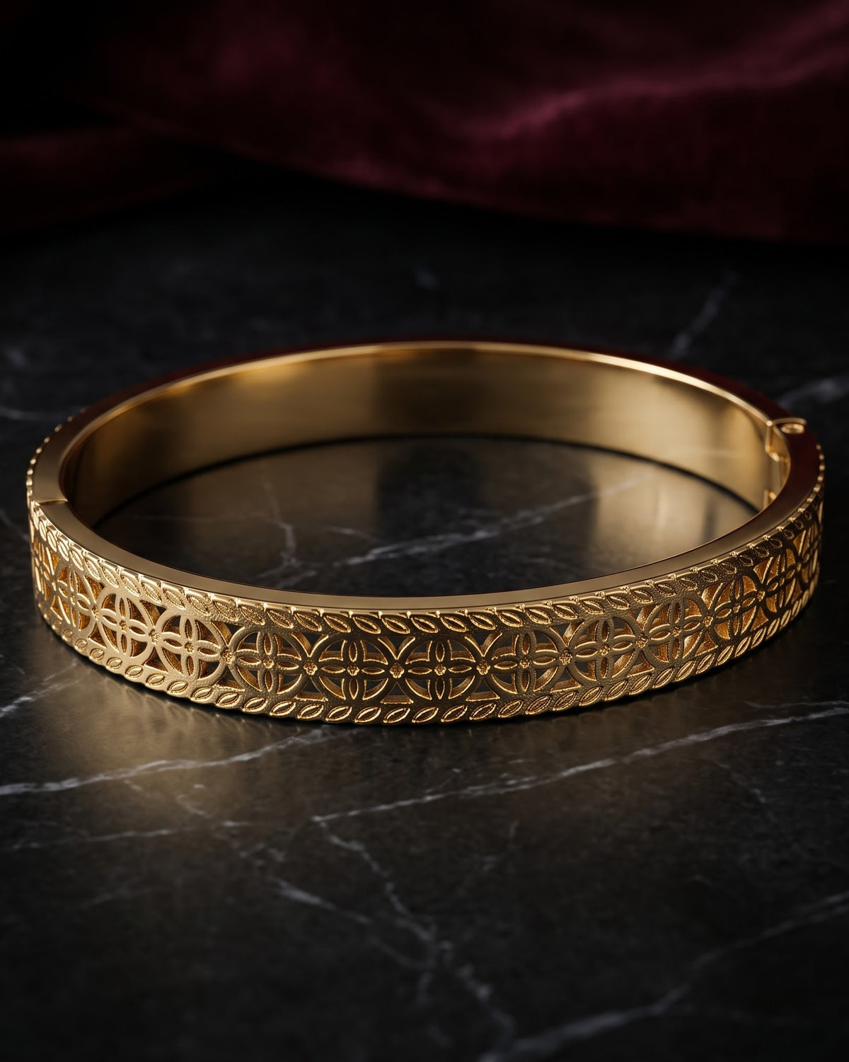 Solnera Clover Bloom Bangle — close-up detail