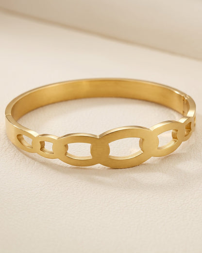 Solorin Oval Link Bangle — hero shot