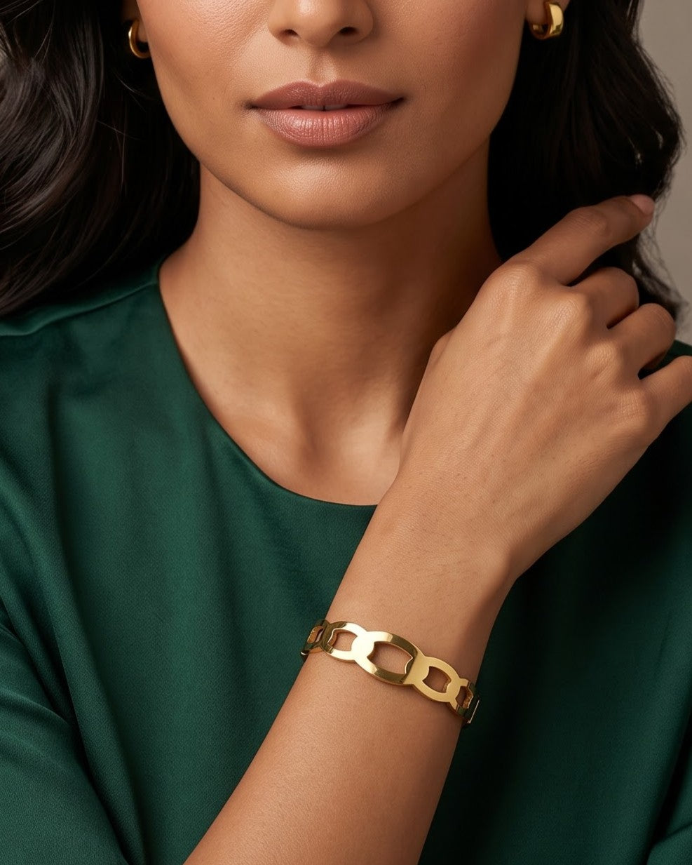 Solorin Oval Link Bangle — worn shot