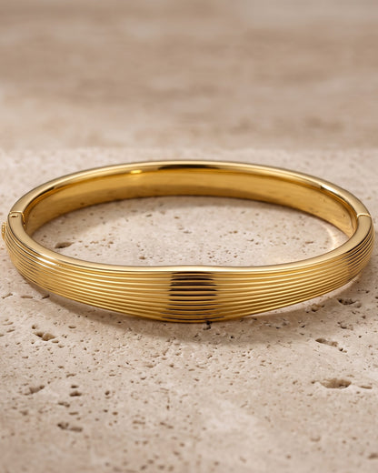 Solnavi Ripple Bangle — hero shot