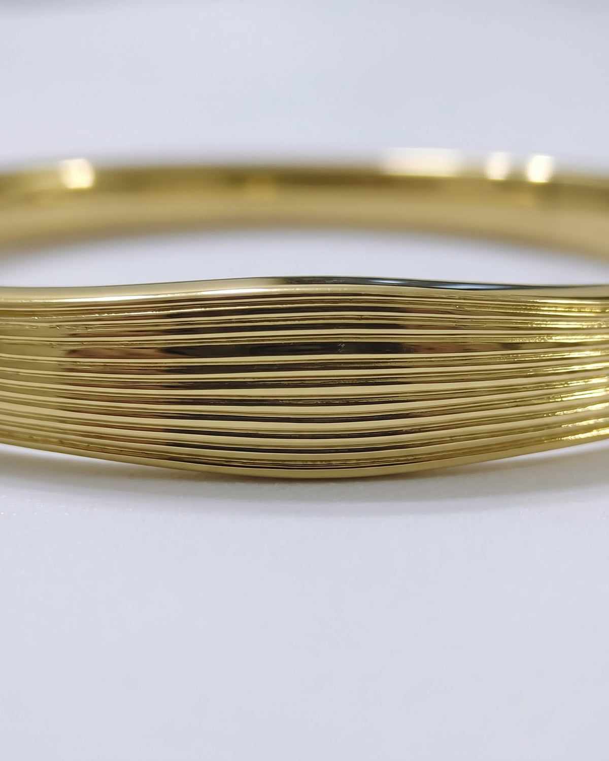 Solnavi Ripple Bangle — cinematic shot