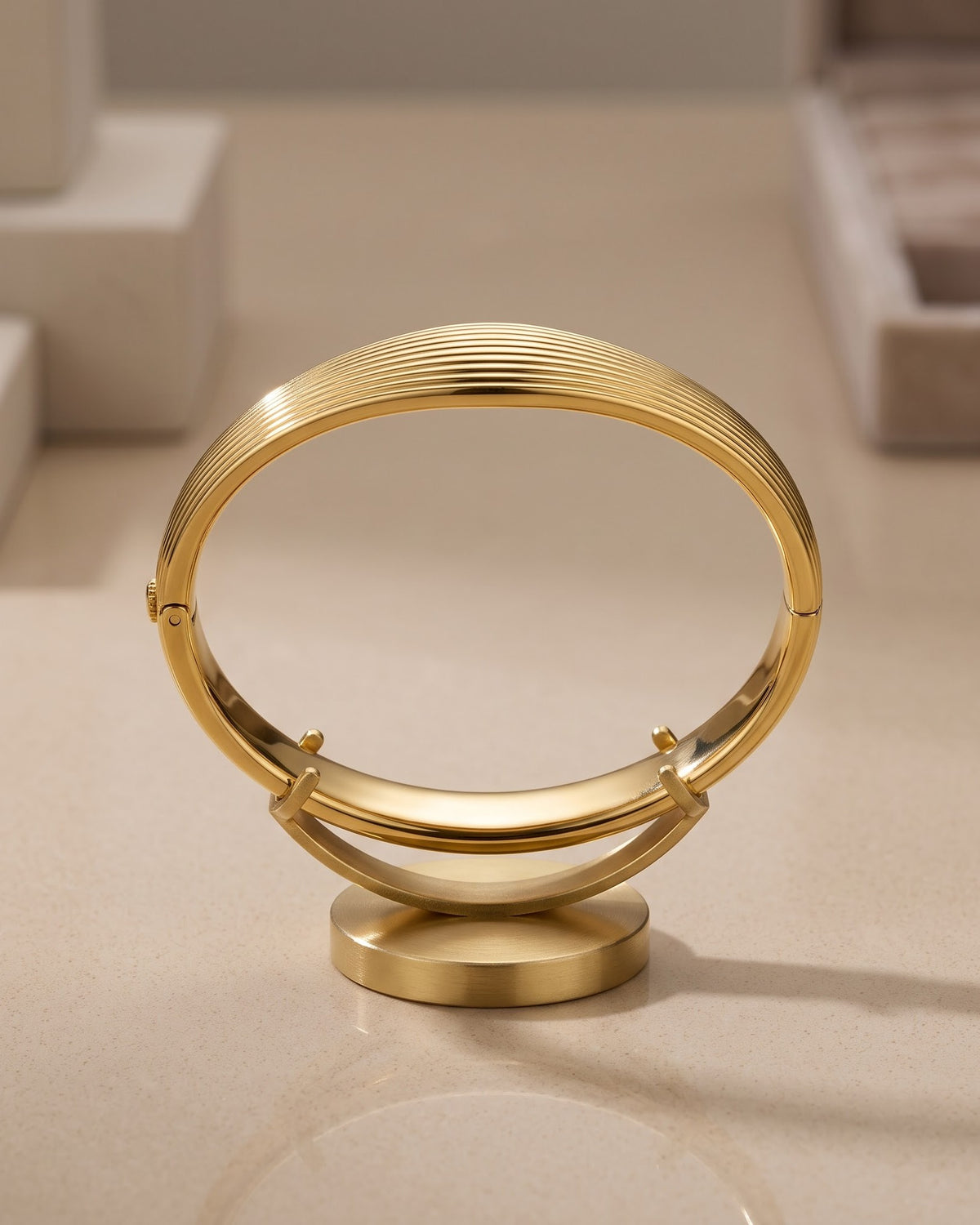 Solnavi Ripple Bangle — display shot