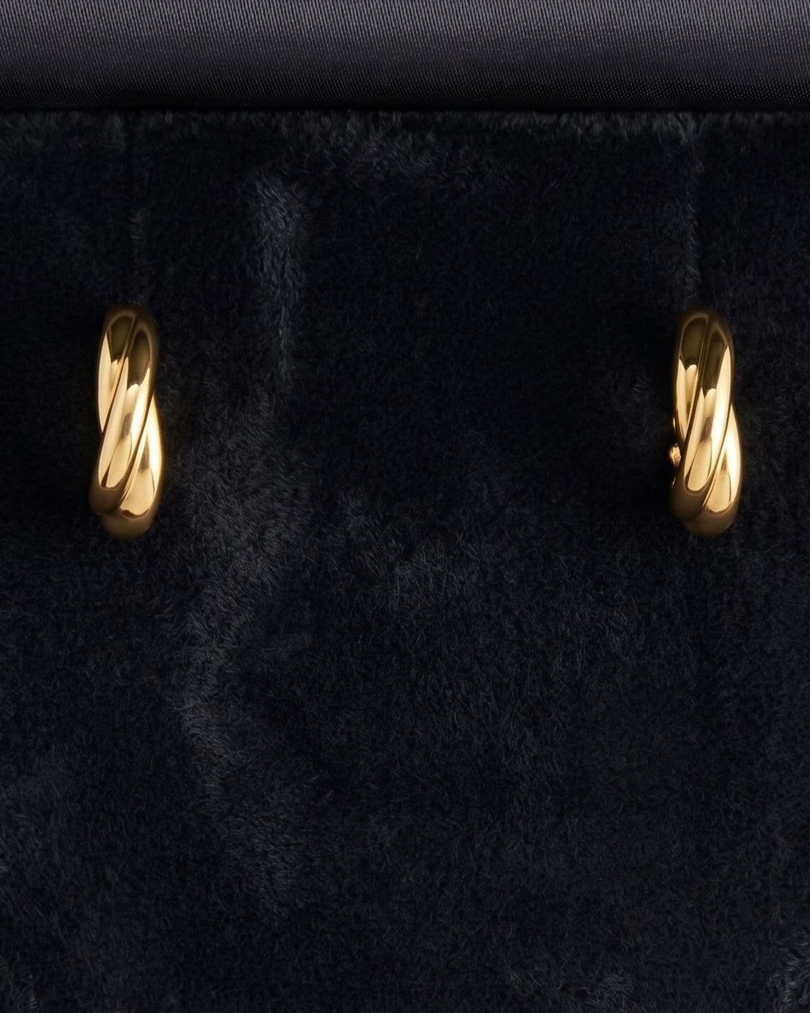 Solvenya Crossover Hoop Earrings - Detail view