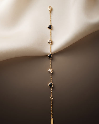 Solmaren Black Heart Chain Bracelet - Hero view