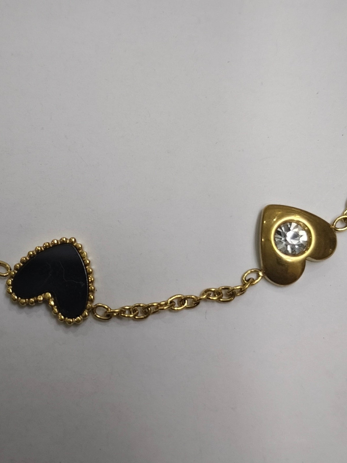 Solmaren Black Heart Chain Bracelet - Detail view