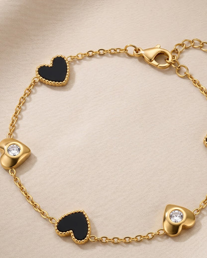 Solmaren Black Heart Chain Bracelet - Close-up view