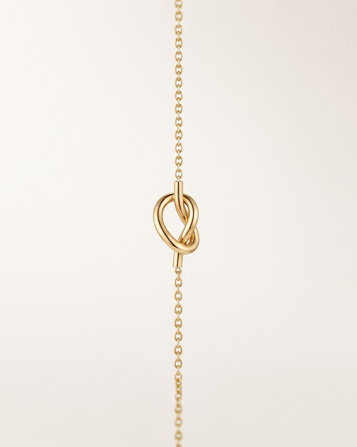 Solverin Love Knot Chain Bracelet - Close-up view