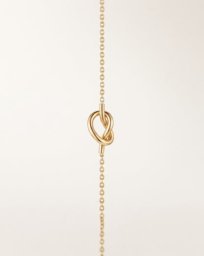 Solverin Love Knot Chain Bracelet - Close-up view