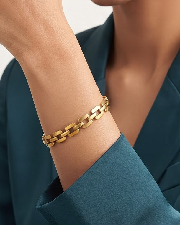 Solbrenn Panel Link Chain Bracelet - Model view