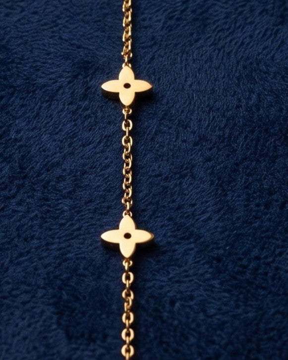 Solfiora Petal Chain Bracelet - Detail view