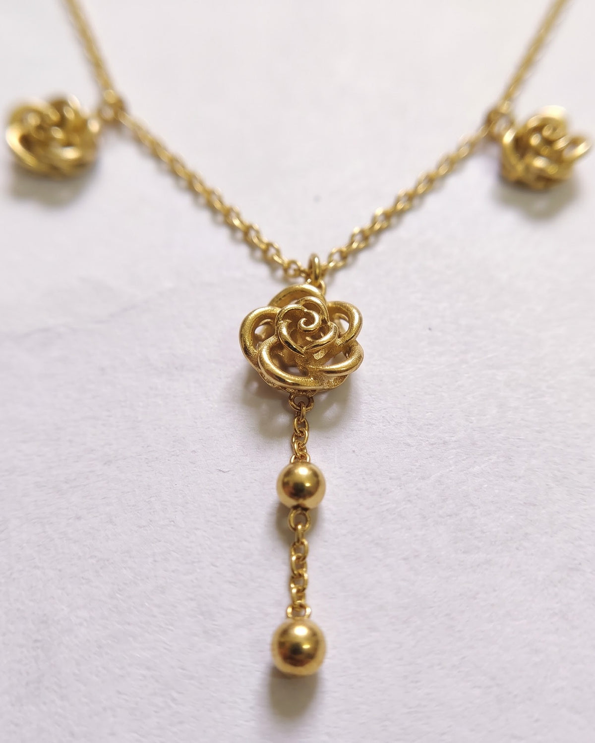Solrene Triple Rose Lariat Necklace - Detail view