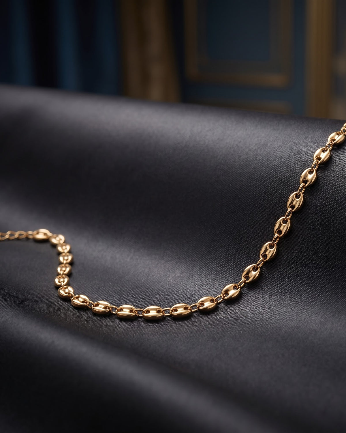 Solrenna Mariner Chain Anklet - close-up view