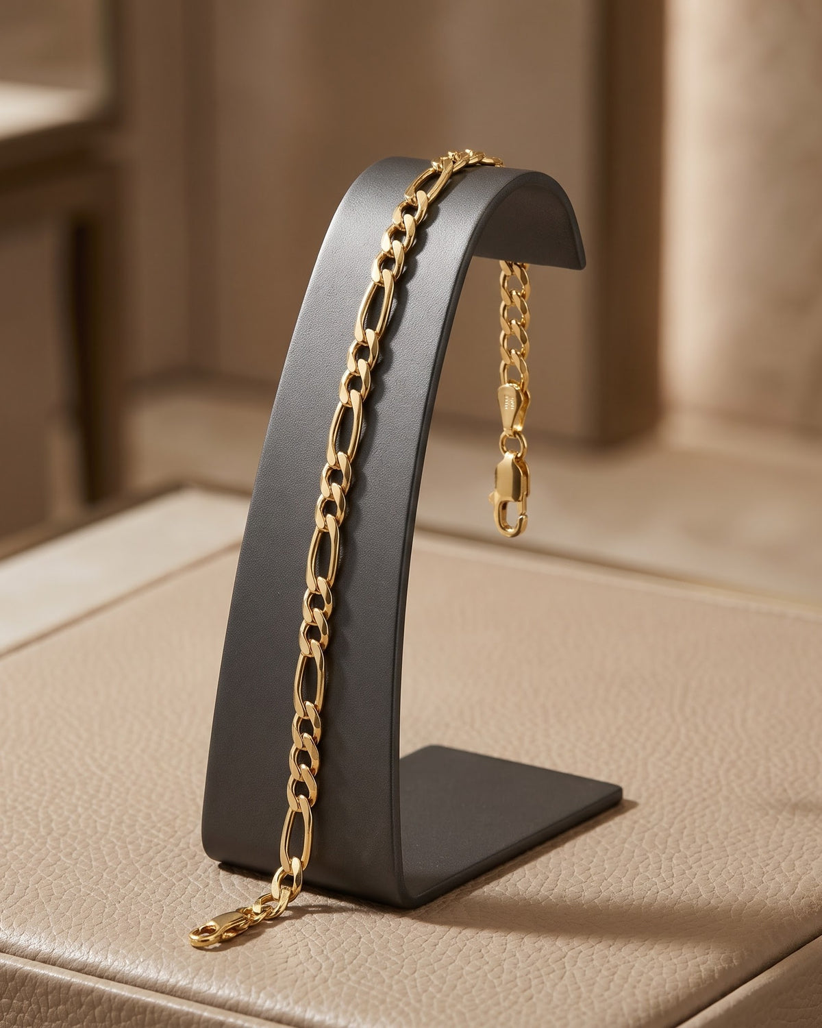 Solvaro Figaro Chain Bracelet - display view