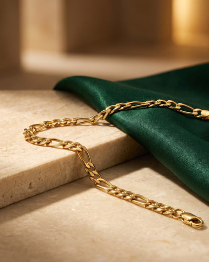 Solvaro Figaro Chain Bracelet - close-up view