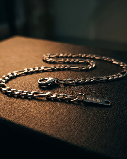 Solaren Figaro Chain Bracelet - Close-up Detail Shot