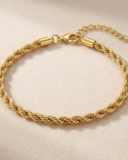 Soltevi Twist Chain Bracelet - cinematic view