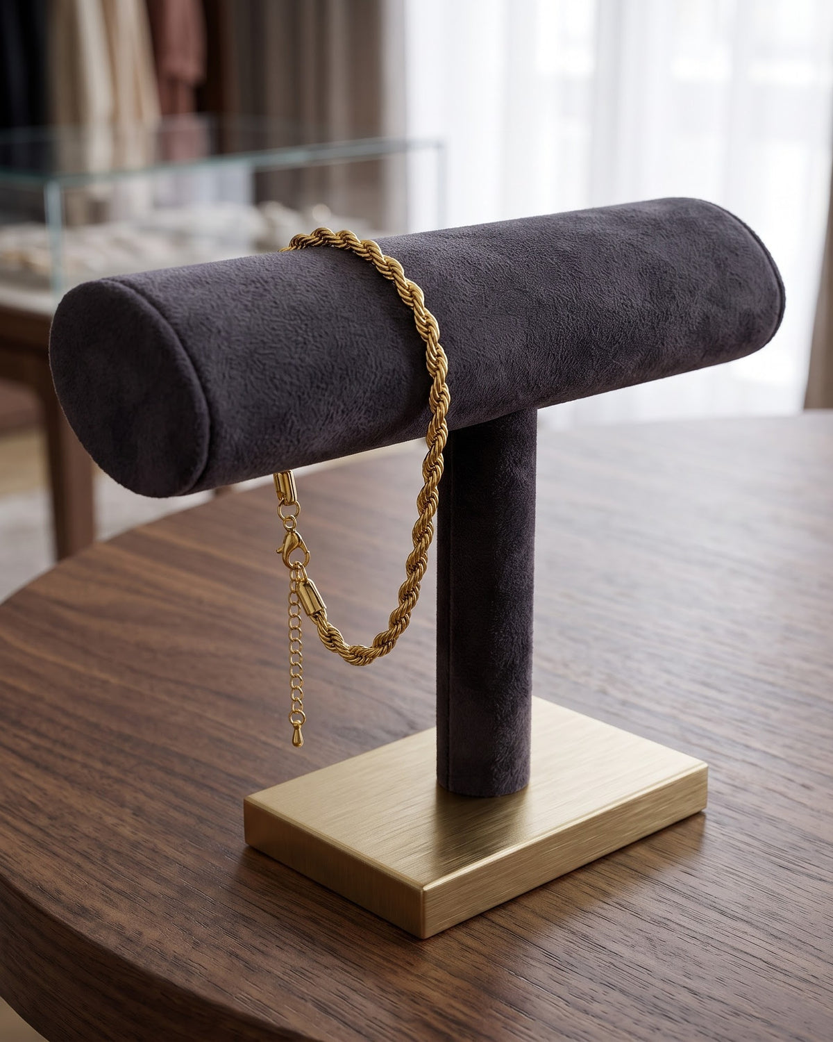 Soltevi Twist Chain Bracelet - display view