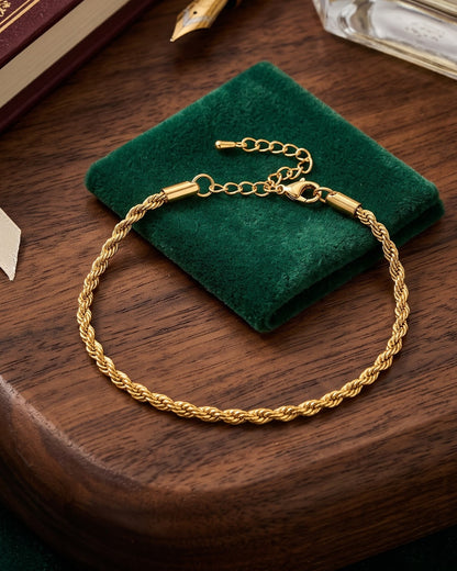 Soltevi Twist Chain Bracelet - close-up view
