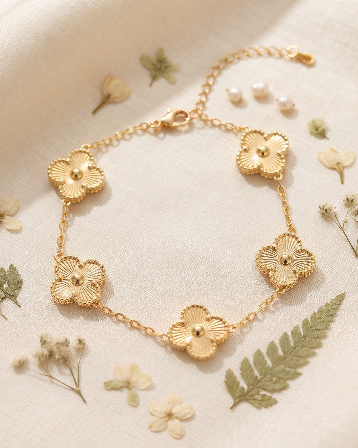 Solcenne Clover Chain Bracelet - Hero Shot