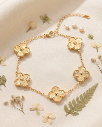 Solcenne Clover Chain Bracelet - Hero Shot