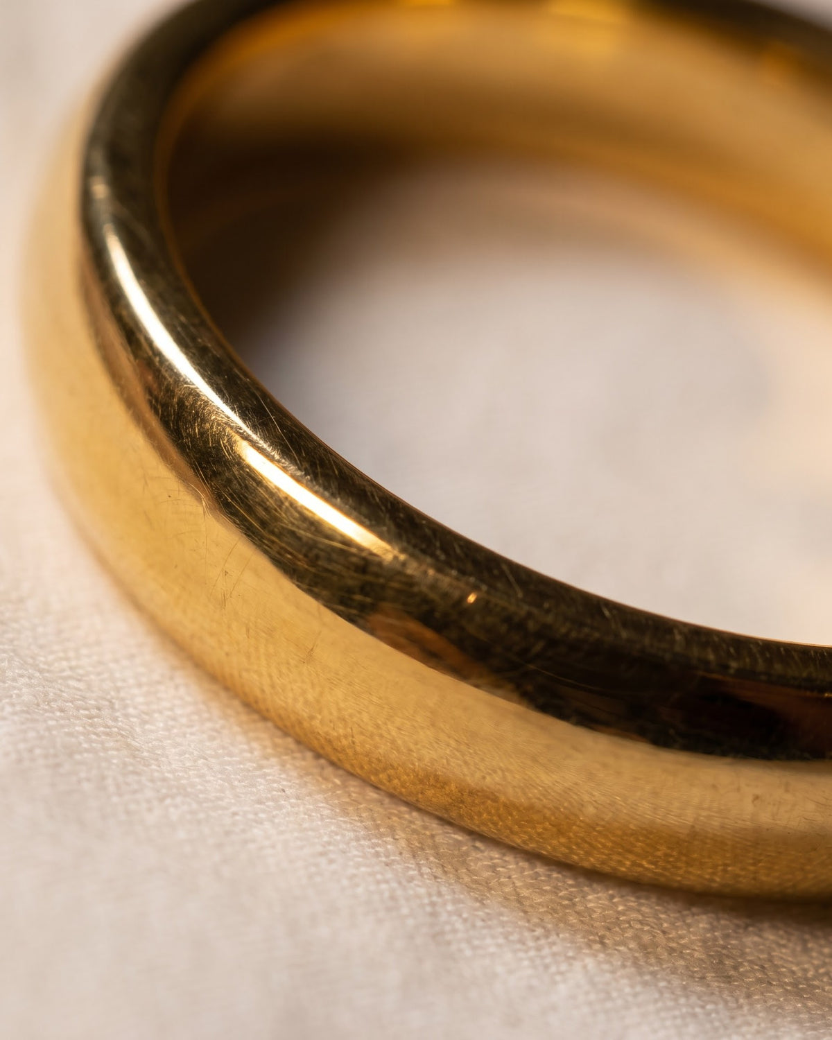 Solhavi Dome Band Ring - Cinematic Shot