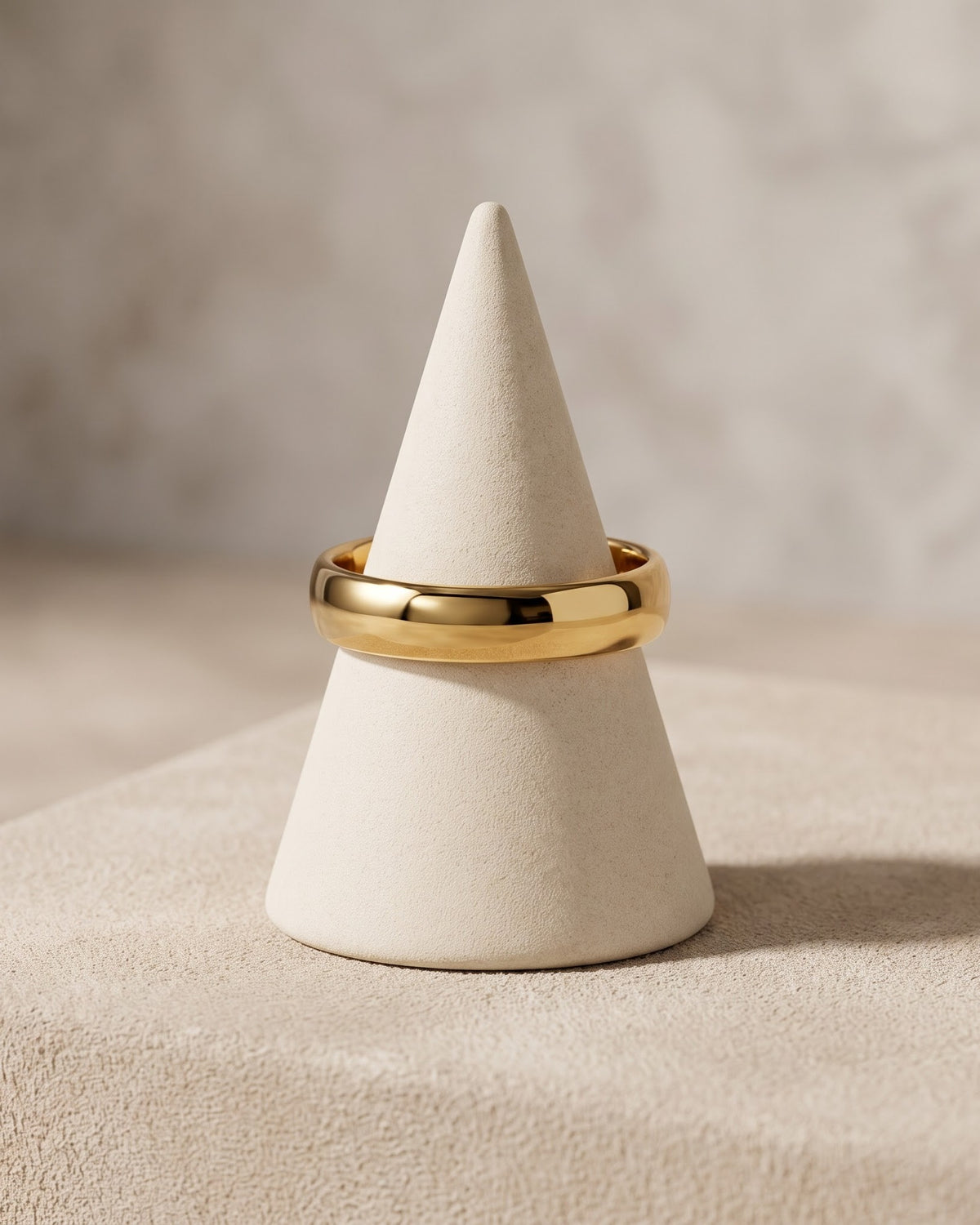 Solhavi Dome Band Ring - Stand Display Shot