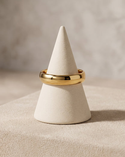 Solhavi Dome Band Ring - Stand Display Shot