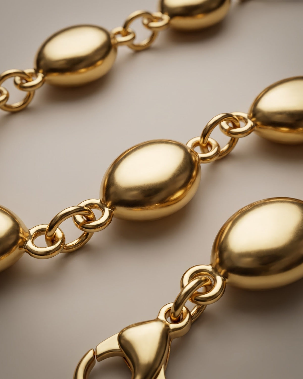 Solodie Pebble Chain Bracelet - cinematic view