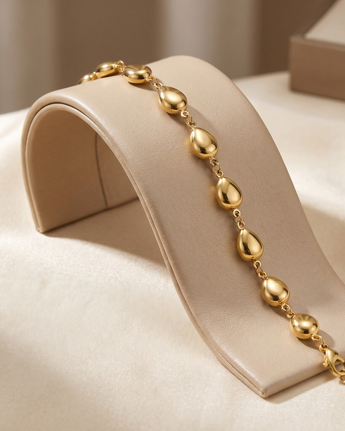 Solodie Pebble Chain Bracelet - display view