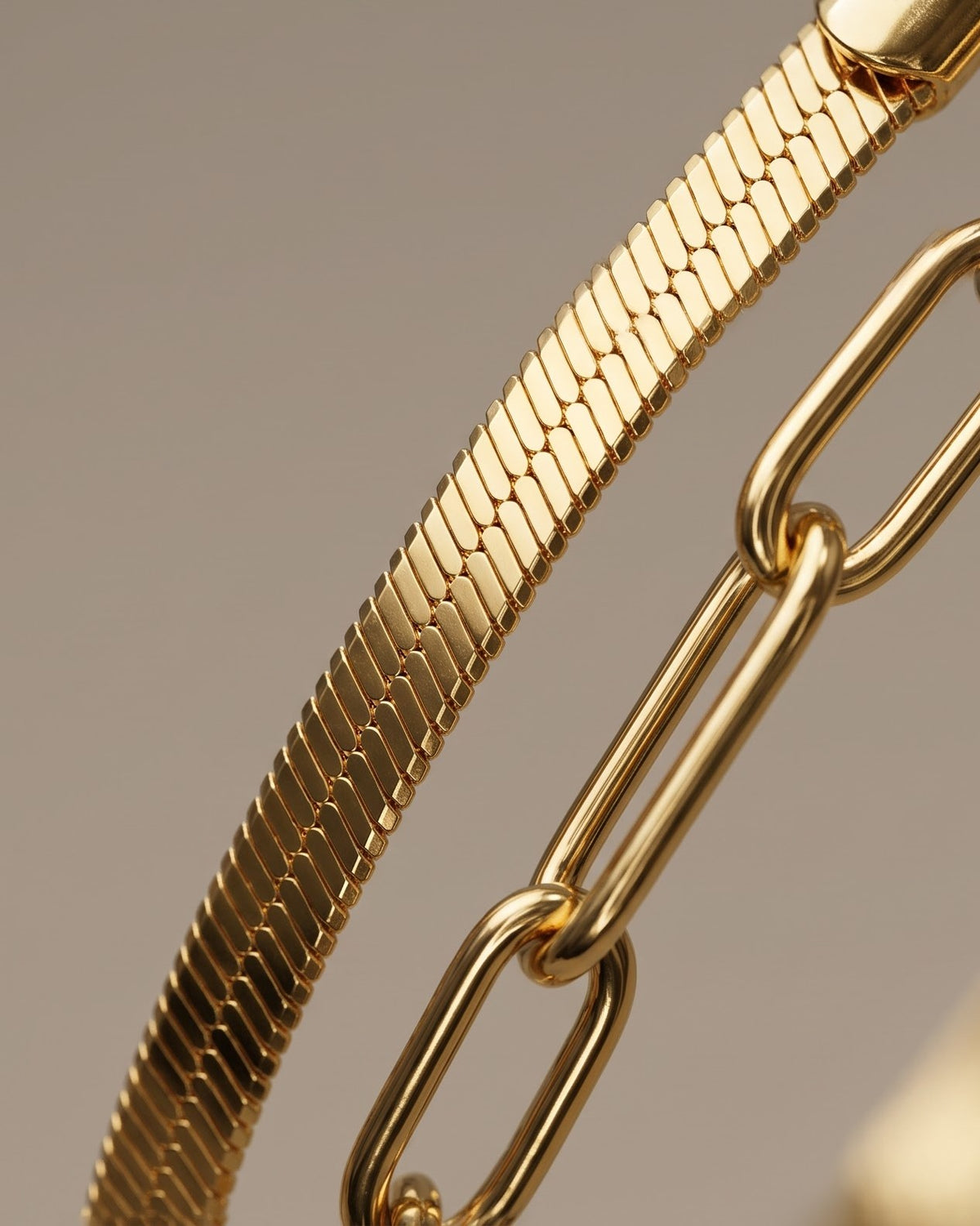 Solvelle Layered Chain Anklet - cinematic view