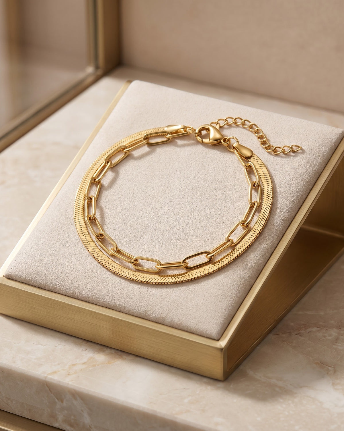 Solvelle Layered Chain Anklet - display view