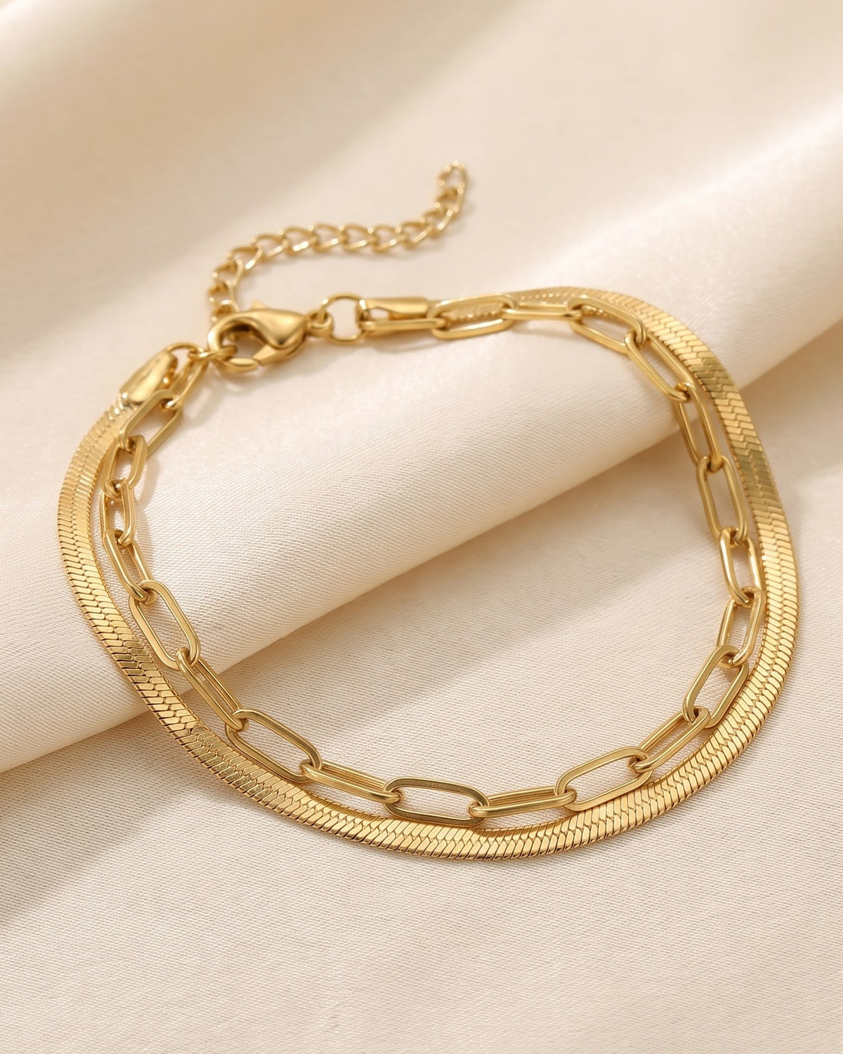 Solvelle Layered Chain Anklet - close-up view