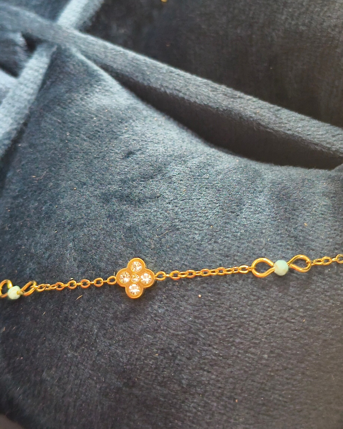 Solcaris Clover Charm Anklet - cinematic view