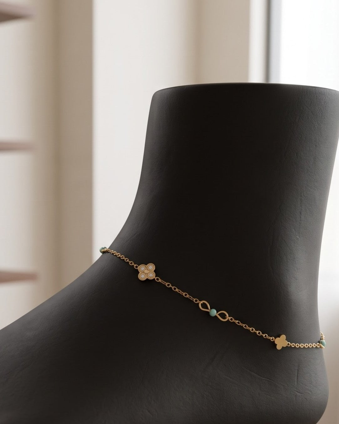 Solcaris Clover Charm Anklet - display view
