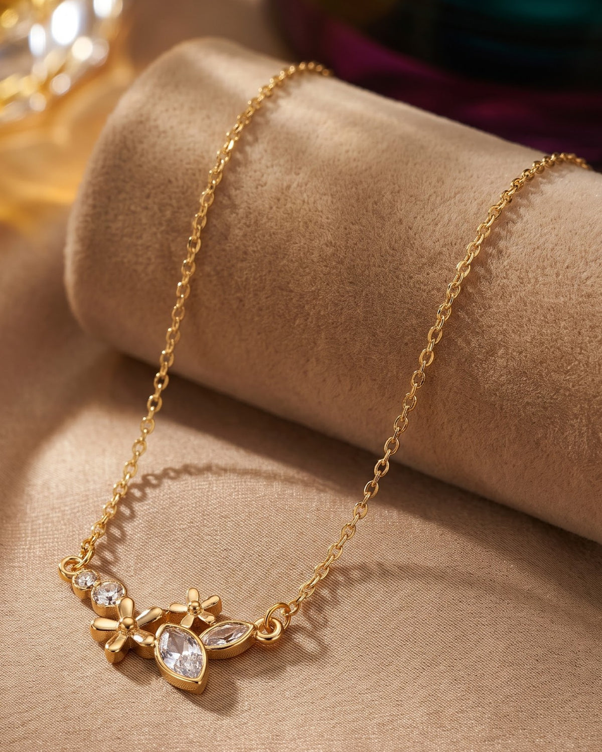 Solteka Bloom Chain Necklace – Hero Shot