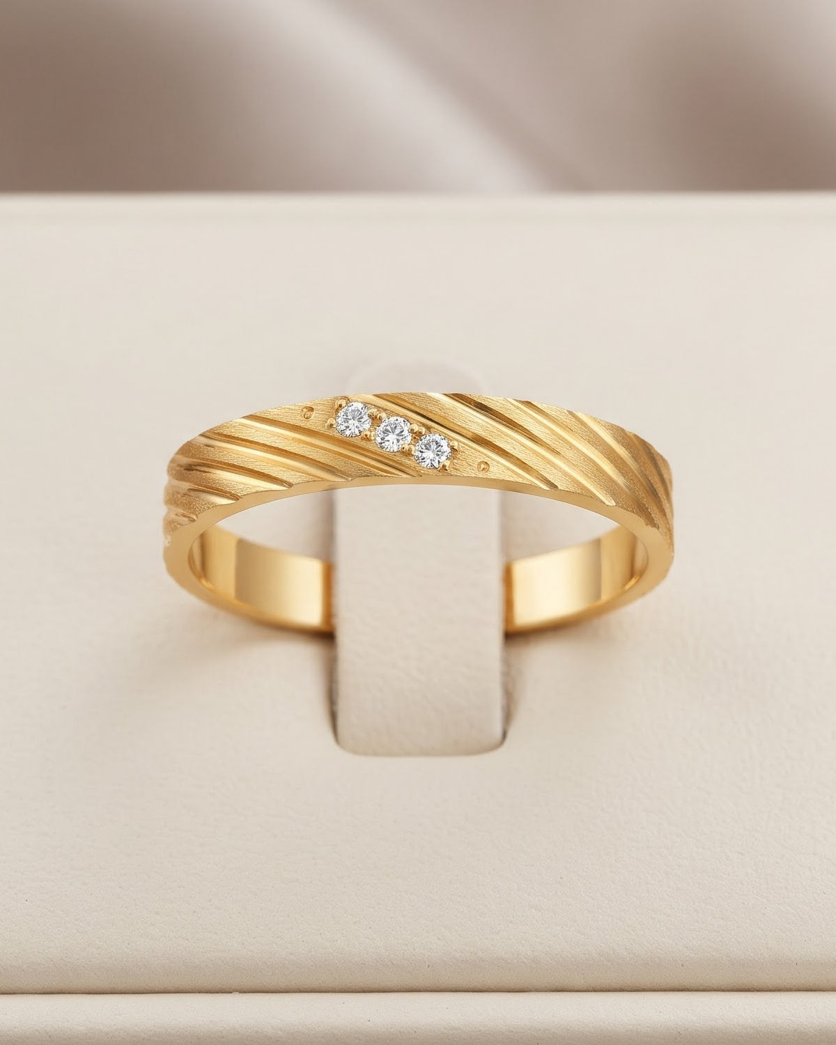Solveni Dash Stacking Ring - Close-up / Detail Shot