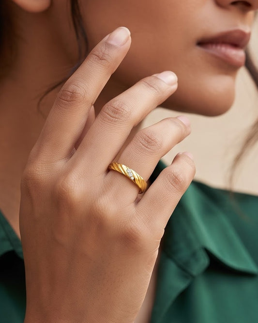 Solveni Dash Stacking Ring - Model / Worn Shot